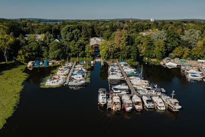 Jachthafen and Bootswerft Marchot