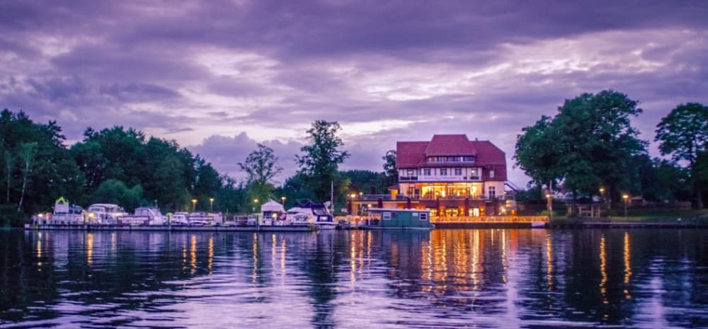 Villa am See - Klubhaus & Yachthafen