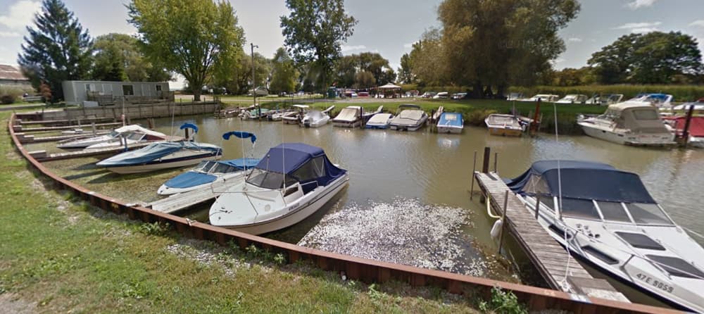 Hoover's Marina & Wharfside Restaurant