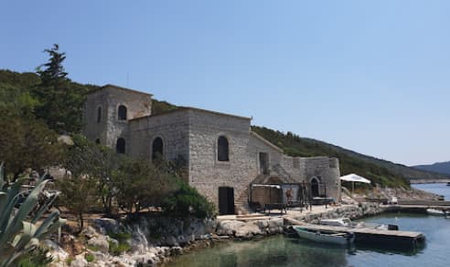 Port of Škarda / Trate Bay