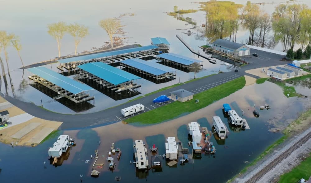 Dockside Bar & Grille