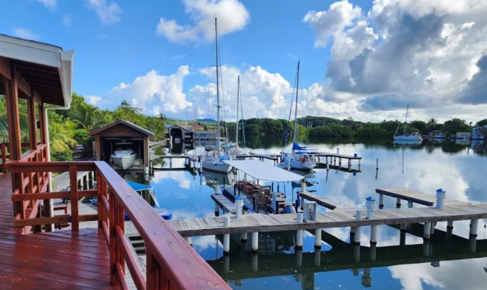 Roatan Yacht Club