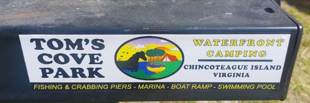 Tom's Cove Park marina