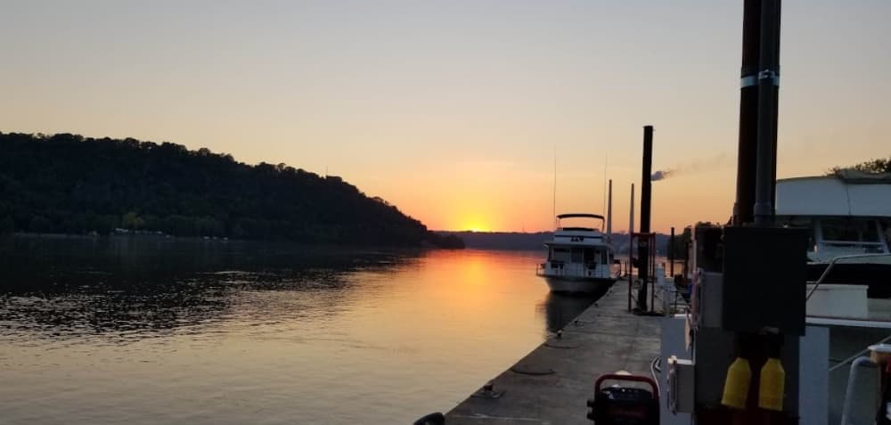 Rivercrest Lighthouse Marina Restaurant and Lounge