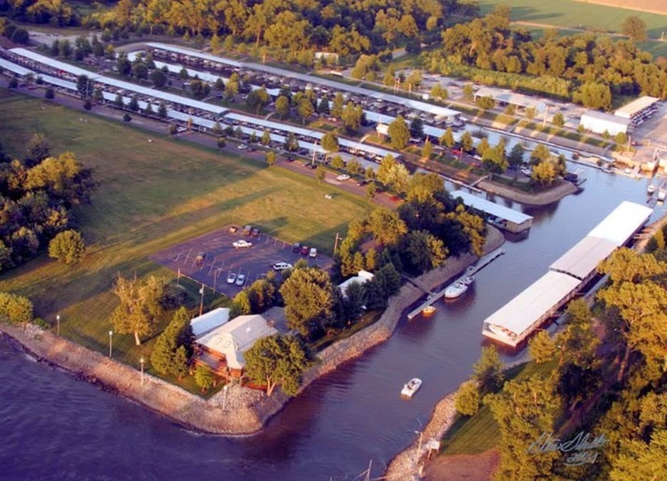 Lake Center Marina