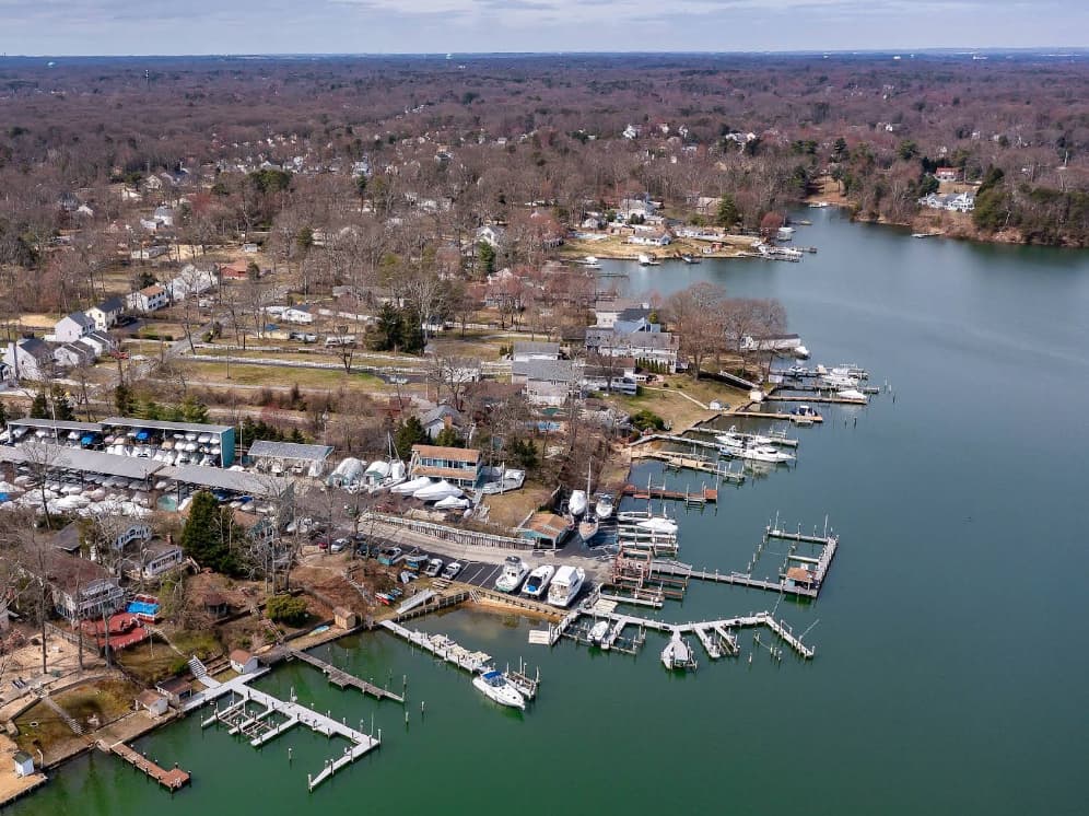 Hamilton Harbour Marina and Boatworks