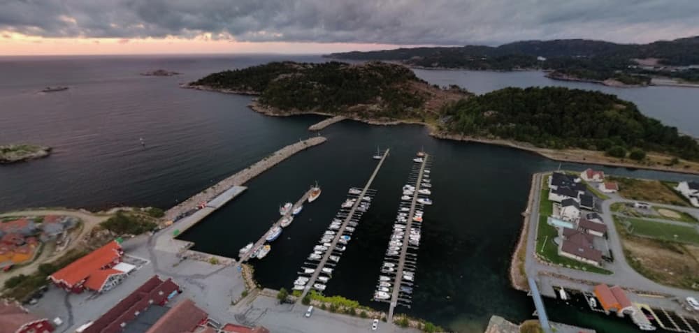 Spangereavn boat harbor 