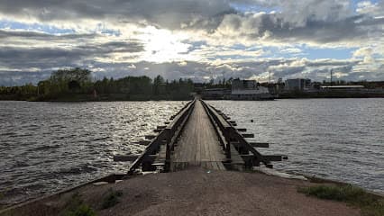 Yacht Club Rainbow  Yakht-Klub Raduga