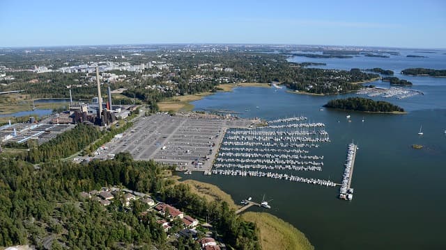 Finno småbåtshamn Suomenojan venesatama