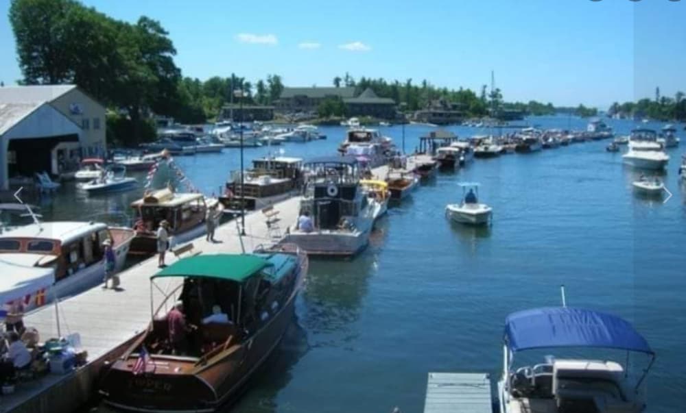 The Hill’s Motor Court & Marina Inn 